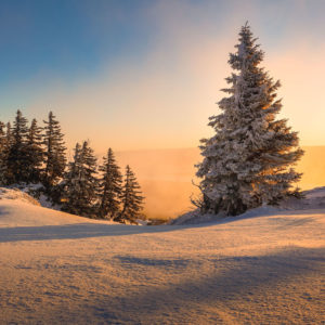 lelex montsjura montagne station ski hiver neige pays de gex ain jura lever de soleil nuage orange ciel bleu photographie paysage